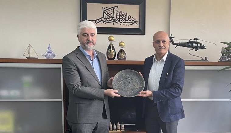 sahinkarasar's tweet photo. Uluğbey Okulları Kurucu Yönetim Kurulu Başkanı Selçuk Sayın beyefendiyi kampüsümüzde ağırladık.

Nazik ziyaretlerinden dolayı kendilerine teşekkür ederim. @sayselcuk https://t.co/w2ibazF9jD
