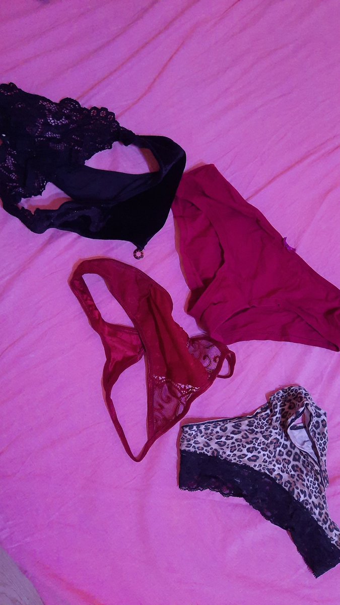 Hepsinde kokum var boşalırken giydiğim kilotlarım. Kim almak ister ? Yanında 1 video sürprizim de varr🙈 RT yok mu :((