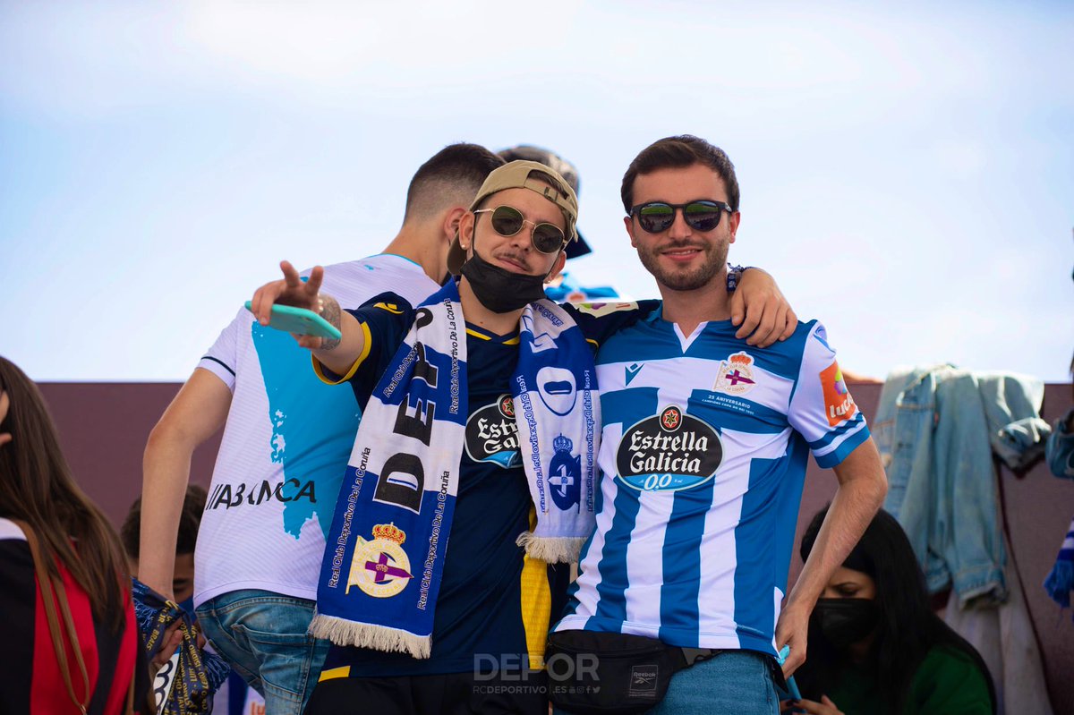 aitorsantoss's tweet photo. Recorremos kilómetros, superamos obstáculos, tan só por ti @RCDeportivo https://t.co/V8msIkFLIq