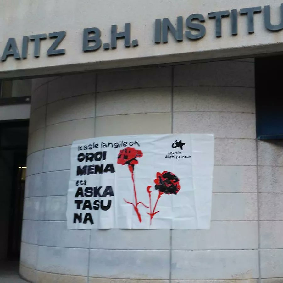 IAS_irunerria's tweet photo. Ikasle langileok oroimena eta askatasuna! ✊🌹 https://t.co/ZtI0eZBvHB