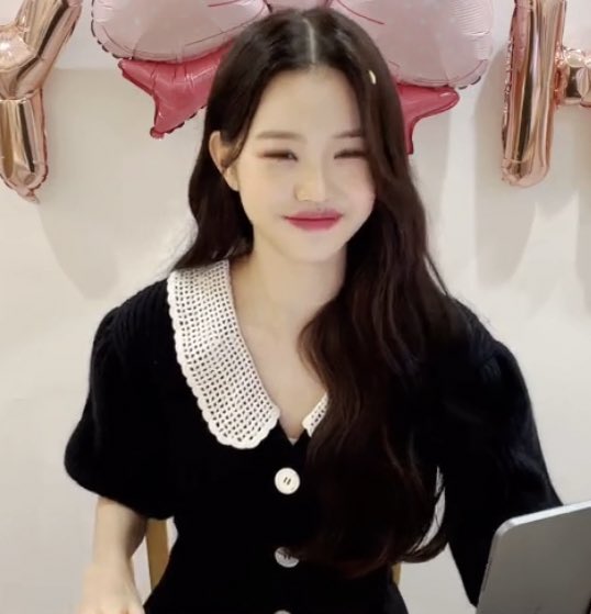 wonyoungpics's tweet photo. she has such a sweet smile https://t.co/CRMiLIkBiH