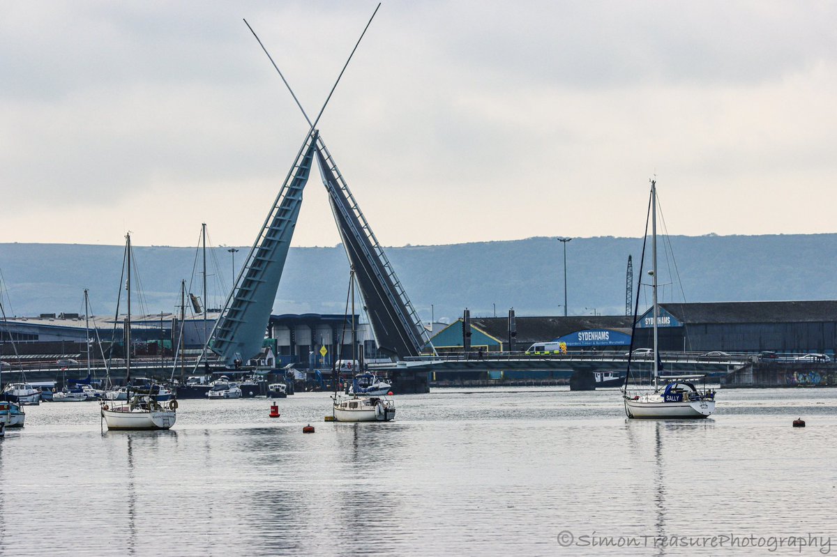 Simon_Treasure's tweet photo. Yesterday at Holes Bay and sandbanks, Poole Dorset. The wooden boat is called Flapper #holesbay #sandbanks #twinsailsbridge #boats #seacape #landscape #poole #sailboarding #kitesurfing #sea #sailing #dorset #canon #canonphotography https://t.co/n0T7BfXlfc