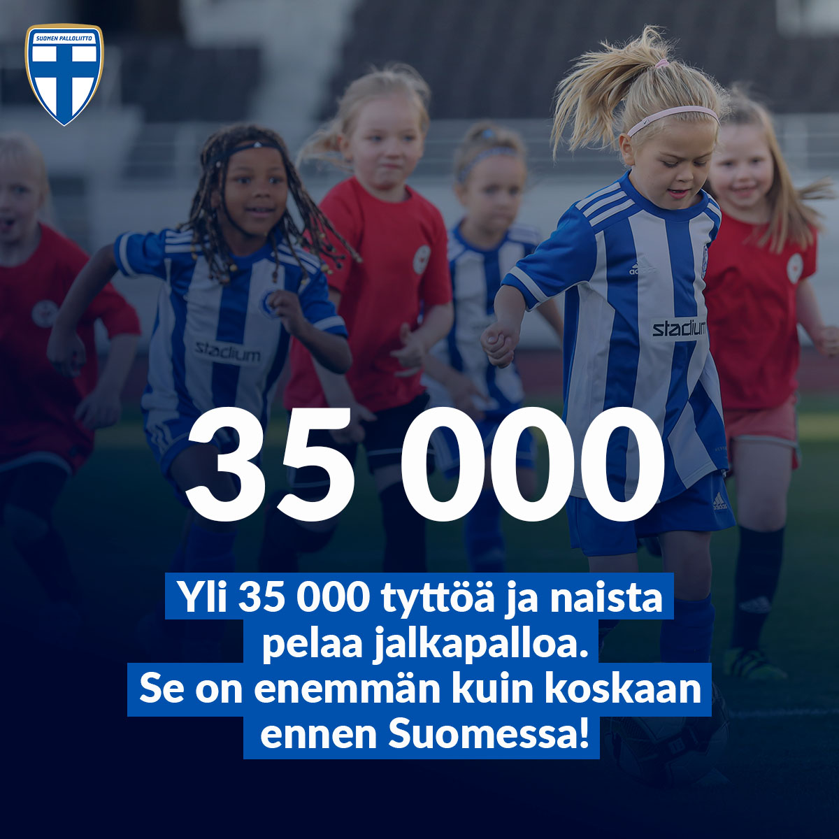 Palloliitto's tweet photo. Jalkapallo tyttöjen ja naisten lajina on Suomessa suositumpaa kuin koskaan, ja syyskuun lopussa rikottiin historiallisesti ensimmäistä kertaa 35 000 pelaajan rajapyykki.🤩 #seurojenpalloliitto

Lue koko uutinen historiallisen rajapyykin saavuttamisesta➡️https://t.co/Ahe6h5UL0s https://t.co/ppqgneXWZJ