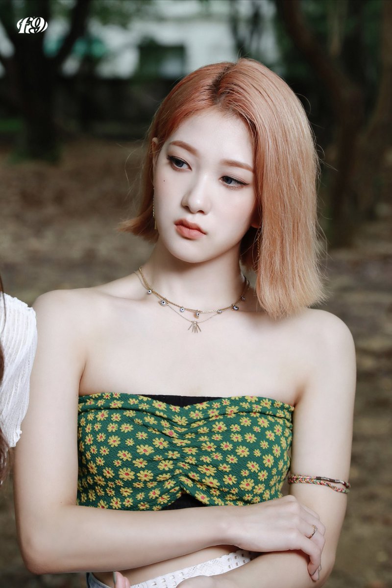 syelon's tweet photo. beautiful girl with short pink hair looks very attractive and charming, her beauty is very pure and admirable. it's like the goddess of beauty gives all the blessings to herself so she always looks beautiful everywhere. https://t.co/wf6gGb1Ste