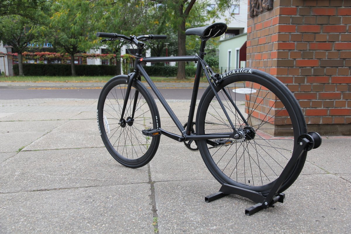 Minimalistisch, schnell und agil!

Das ist das <a href="/FujiBikes/">Fuji Bikes</a> Declaration.

Gibt´s hier: tinyurl.com/4jedvrch

#radmitte #magdeburg #sachsenanhalt #fuji #singlespeed #fixie #radfahren #fahrradfahren #bikestore #rideon #verkehrswende

(unbezahlte Werbung wegen Markennennung)