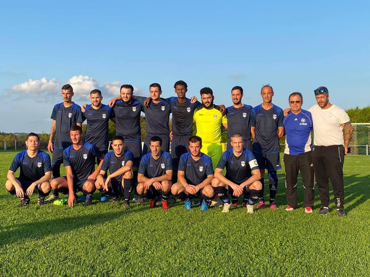 EntenteV's tweet photo. ⚽️ REMERCIEMENTS⚽️ 

L’Entente Nanteuil-Verteuil tient à remercier le PARAY FC qui suite à sa visite et l’utilisation de nos locaux nous ont offerts un jeu de maillots intégral. 
Notre équipe A a eu le plaisir de jouer avec ces maillots lors de leur match samedi soir. https://t.co/zTPPKtAsW6