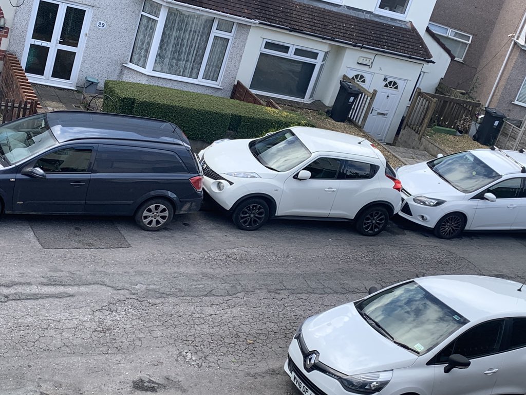 Coachconnect20's tweet photo. @AandSPCC looking for some advice on two cars blocking in my car so I can’t move. https://t.co/SI8uaeWk2A