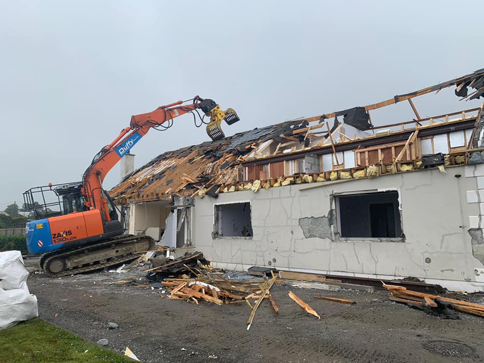 BrendaJ42539797's tweet photo. My #MondayMotivation is to get the voices of mica victims in Donegal represented on @rteliveline. We have begged them to help us but we are ignored at every turn. At least give us answers as to why you won't help us. #liveline #micaredress https://t.co/hJrGGJtNDe