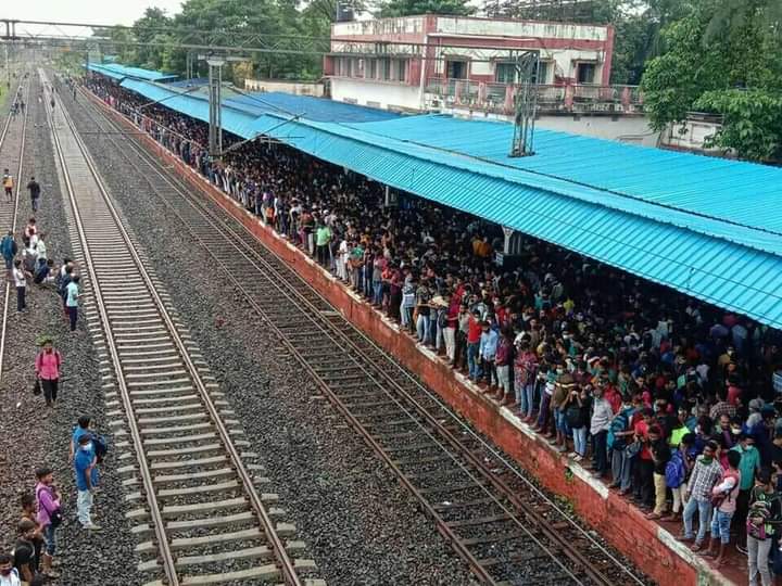 Inzamamhaskar's tweet photo. #railway_groupd_examdate
It seems that the ( Modi ) government of our country is afraid that if he has taken the examination of RAILWAYS, then this sight should not be seen #railway_groupd_examdate https://t.co/D7f0llUaEk