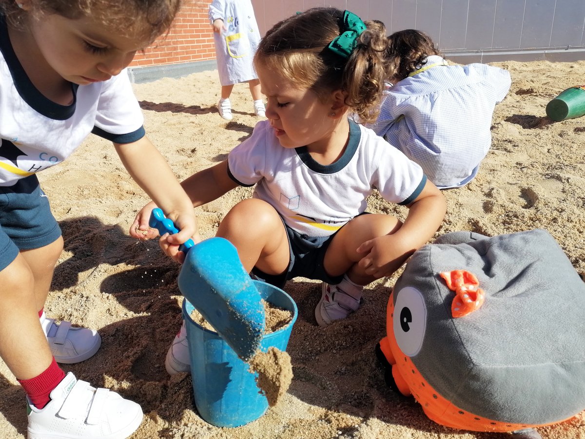 Colegio_Helade's tweet photo. Esta semana, en Infantil, hemos presentado a las mascotas que nos van a acompañar durante todo este curso: Rita, Roto, Rizos, Muti y Mr. Chat 🤖

Con ellas compartimos proyectos, retos, juegos, aprendizajes... ¡No encontraremos un compañero mejor para recorrer este camino juntos! https://t.co/oL9nery6zC