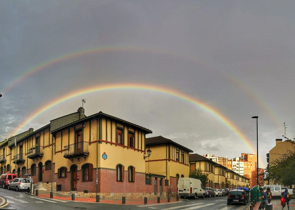 bilbao_Dendak's tweet photo. Estampas preciosas de nuestros barrios ❤ Gure auzoetako irudi ederrak.
#EligeBilbao 
#Santutxu
#BeLocalEverywhere

📅  24 de septiembre
📸: Trasteando el Mundo https://t.co/fk00oLFHqe