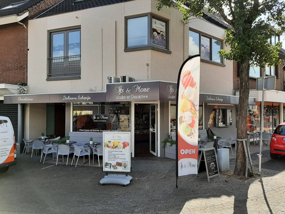 IJsMore's tweet photo. Deze week is de laatste week van het ijsseizoen, met ijs in onze vitrine. Met gewijzigde openingstijden: van 13 tot 17.30 uur. Vrijdag en zaterdag open van 10 tot 17.30 uur  zondag van 13.00 tot 17.30 https://t.co/lLO5iCJpDa