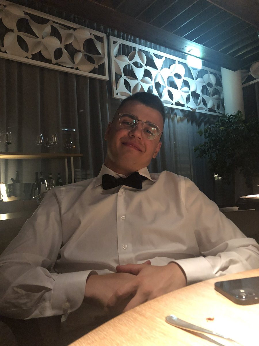 Papaplatte's tweet photo. ich letztens auf nem date https://t.co/Mnx1POUFtX