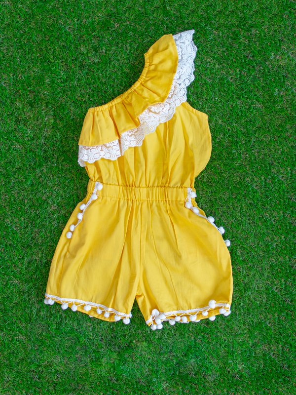 Nothing like a cheery yellow jumpsuit to drive away those Monday blues

#littlecarrotsofficial #littlecarrots 
#kidsofinstagram #kidsfahion #playsuits #kidsjumpsuit #oneshoulderdress #oneshoulderjumpsuit #momblogger #newparents #toddlermomlife #babyclothes  #trending #trendingnow