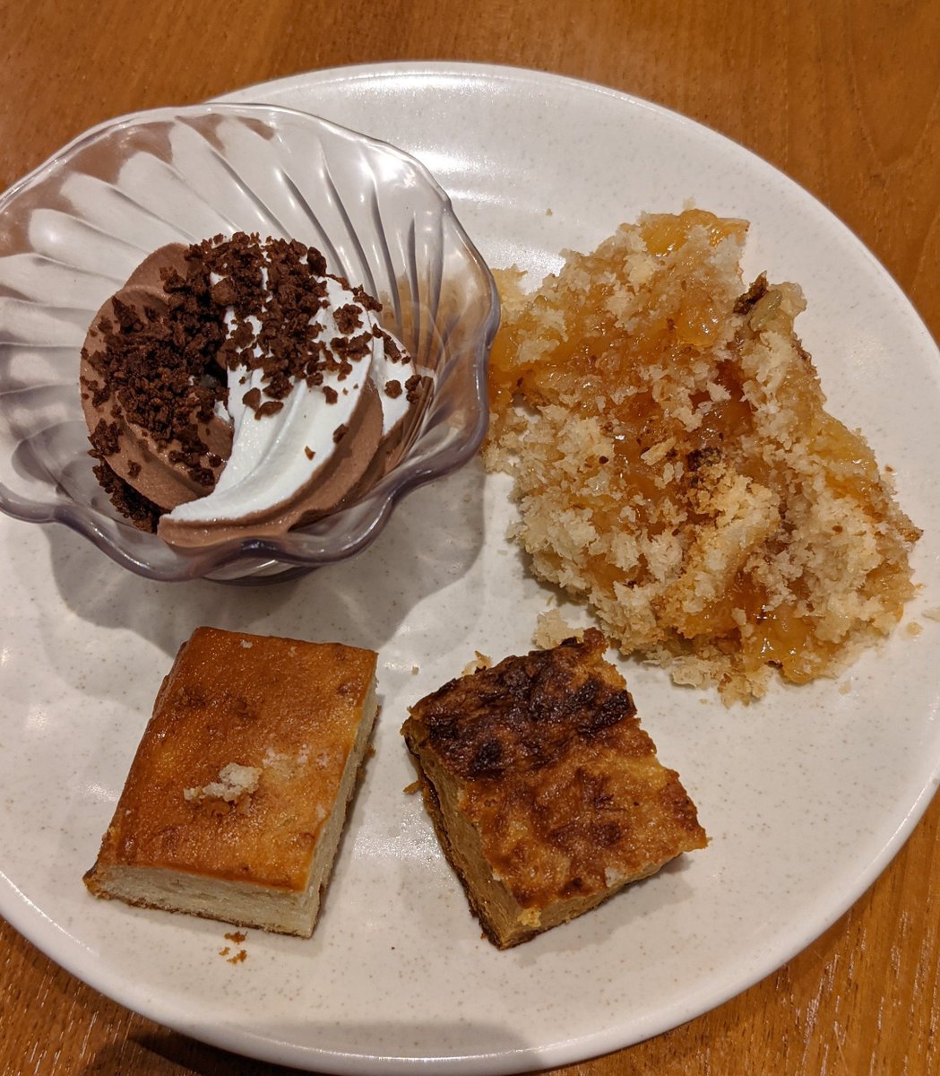 mashumaronosofa's tweet photo. 久しぶりにシズラーに！野菜が食べたくて行ったら新鮮でドレッシングも豊富でよき〜！アップルクランブルとパンプディングめっちゃ好み🤭🤍 https://t.co/ISUuWZraMZ