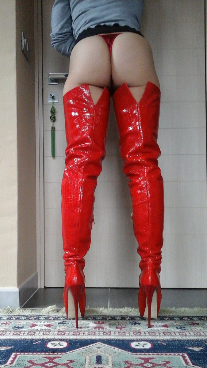 CrotchB's tweet photo. Different perspectives but the taller the boots the better #fetishboots #orgasmboots #orgasmique #orgasminboots @Theheelcollect1 @LovesThighBoots @Lovethighboots1 @Saenz69 @bootsgirls @TheFetUniverse @Bootslover66 @Crotchboot @Andolabootslove @fradley_peter https://t.co/UlGDEdkg4S