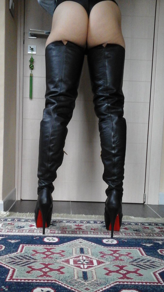 CrotchB's tweet photo. Different perspectives but the taller the boots the better #fetishboots #orgasmboots #orgasmique #orgasminboots @Theheelcollect1 @LovesThighBoots @Lovethighboots1 @Saenz69 @bootsgirls @TheFetUniverse @Bootslover66 @Crotchboot @Andolabootslove @fradley_peter https://t.co/UlGDEdkg4S