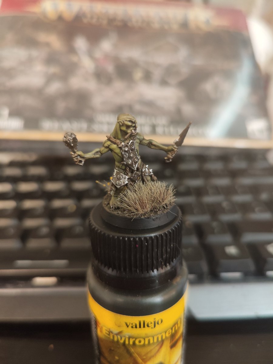 MattAinge's tweet photo. Making a start to an army that is above bottom tier. Finally reached a skin tone I'm sort of happy with. #tuftlife #aos #warmongers #kruelboyz #warhammer https://t.co/wQ7qV8ga1P