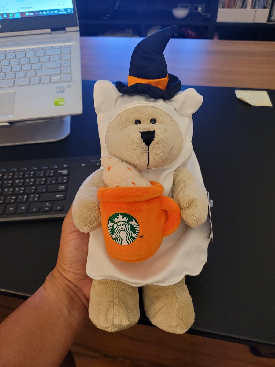 SurrenderedBear's tweet photo. RT สุ่มแจก Follower เท่านั้นนะ หมี Starbucks ฮาโลวีน Ghost Barista Bear Holding Drink หมีวันฮาโลวีนถือแก้วเครื่องดื่ม ออกสดๆวันนี้ น่ารัก นุ่มนิ่มมากๆ กติกา RT + Follow ผู้โชคดีรอรับที่บ้าน ส่งพร้อมวิญญานไปถึงบ้านวันฮาโลวีนพอดี ชอบมั้ยแบบนี้ ถ้าชอบ ลุยยยยย https://t.co/RC9qaBhqGg