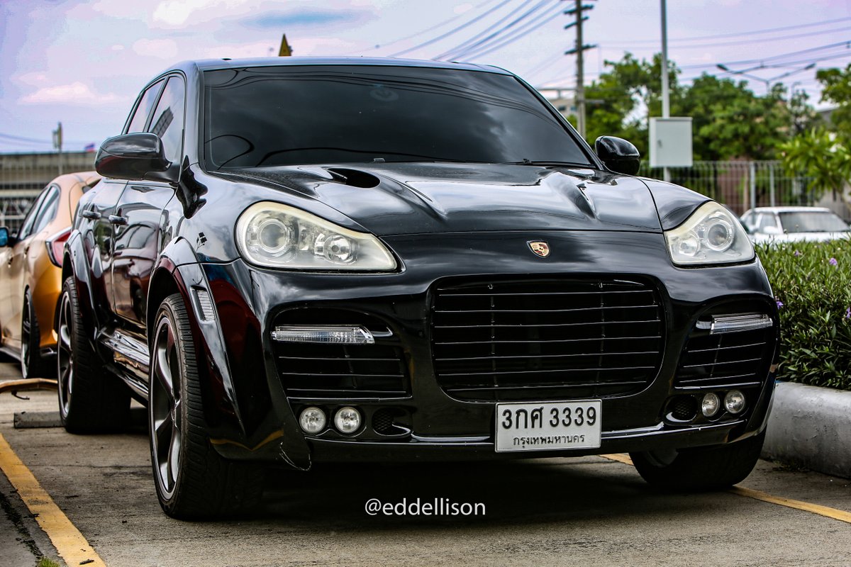 edd_ellison's tweet photo. Modified #Porsche #Cayenne https://t.co/sj4rr623pR