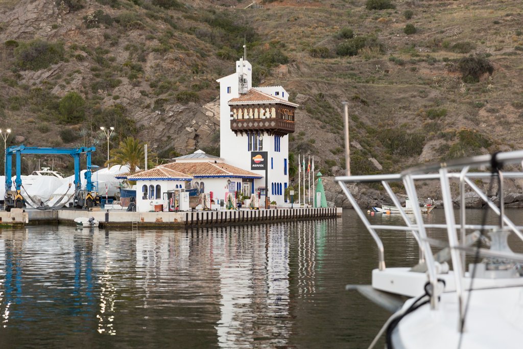 🗼Pero qué original es nuestra torre de control. Un edificio singular que encaja perfectamente con el entorno del paisaje. Aquí nos encontrarás para ayudarte en lo que necesites. ¡Te esperamos!

marinasmediterraneo.com/marinaseste