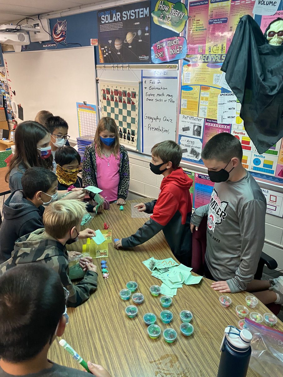 MillB19's tweet photo. First “selling day” was a huge success. Entrepreneurship is thriving in 5th grade here at IRE. ⁦@ireDCSD⁩ https://t.co/tOI4Up2B5F