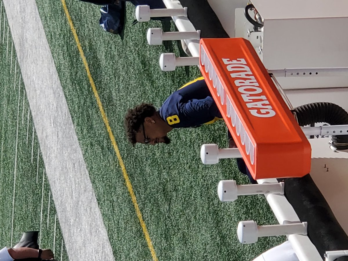 bohanan94's tweet photo. Great being in the Big House for homecoming! But I need better play from my Wolverines! Go Blue! Also @jamesyoder rocks best Michigan wolverines information! Prove me wrong!#michiganfootball #Ronniebell @JamesYoder https://t.co/VVw7Qvs4S5