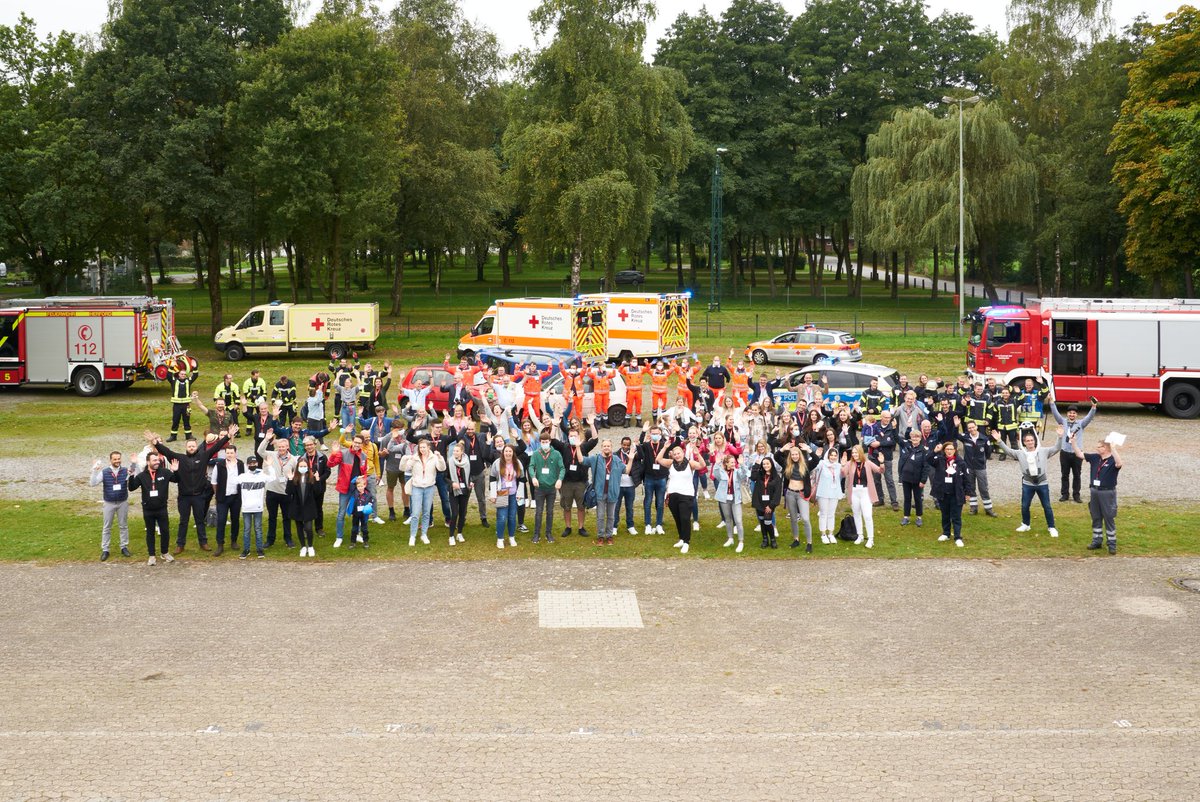 Wir hatten super #VR Aktionswochenende Teil II - 25.+26.09.2021.
Danke für Ihre Beteiligung! ♥️👍
<a href="/AusbildungmitVR/">Ausbildung mit VR</a> @DRK_Kreis_GT <a href="/RTW_Simulator/">RTW-Simulator</a> @KHWE_de @NavVis_MUC @RiVR_UK @B_Safe_Solo <a href="/BergischerMann/">#Aermelhoch - #AbstandHalten - #MaskeAuf</a> <a href="/polizei_nrw_hx/">Polizei NRW HX</a> 🚓 #Feuerwehr 🚒 
<a href="/REPSVR/">REPS</a> @drklvwl <a href="/Nilguen_Oezel/">Nilgün Özel</a> 
#DRK #VR