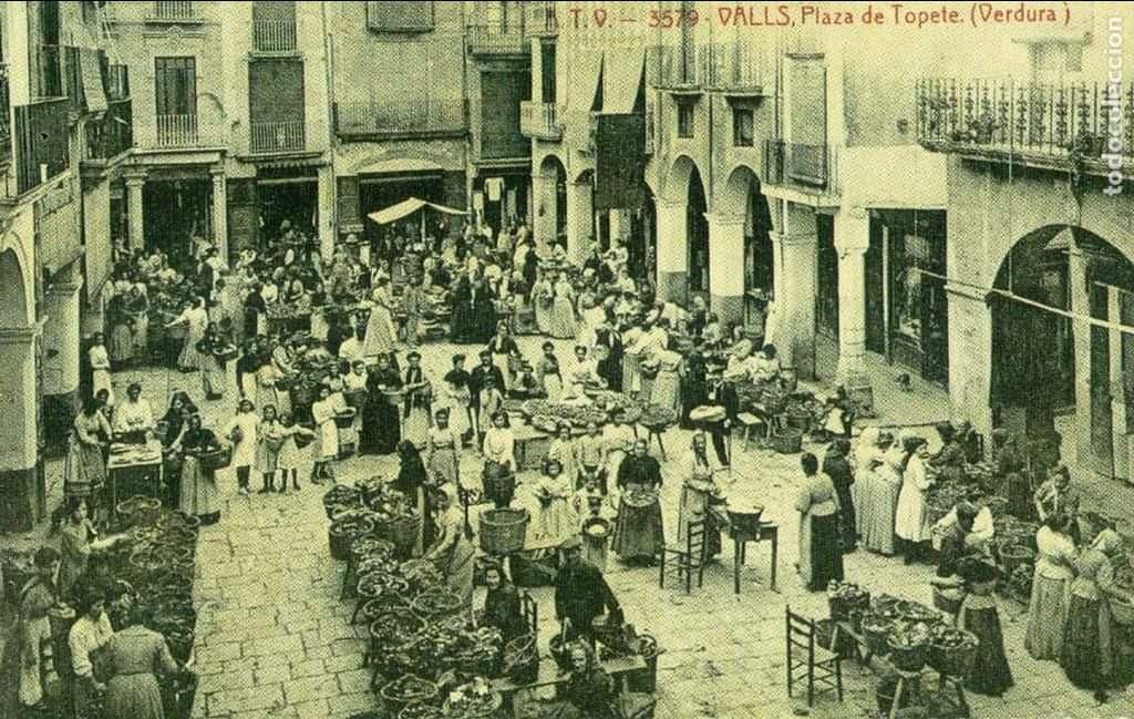 premsahistoria's tweet photo. Mercat de verdures a la Plaça del Topete de Valls a principis del segle XX. https://t.co/8ScemFkIHZ