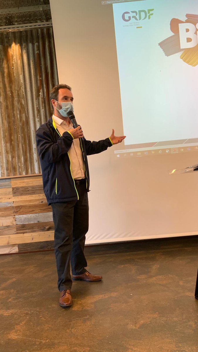 Mateudi_Ronan's tweet photo. Les équipes #APPIRA (programmation des techniciens gaz de Rhône-Alpes) #DPPISE travaillent sur le pj d’entreprise de #GRDF : mobilisation, responsabilisation, tous acteurs pour nos clients &amp; défendre la place des gaz dans le mix énergétique français! @HMALINAUD @guilhemarmanet https://t.co/LAvRTLVlpL