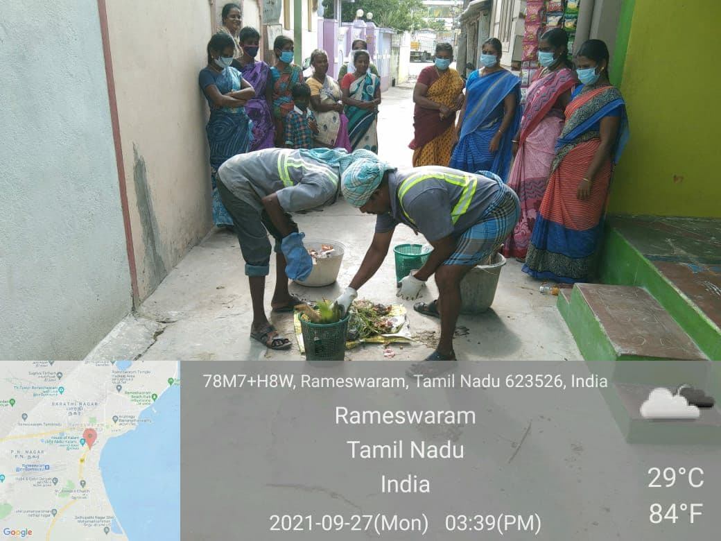 RameswaramMpty's tweet photo. @SwachhBharatGov Kachra Alag Karo Amrit Diwas Door to door triggering by groups of Swachhagrahis in Ward -02 Market Street in Rameswaram Municipality https://t.co/M2lA8i250t