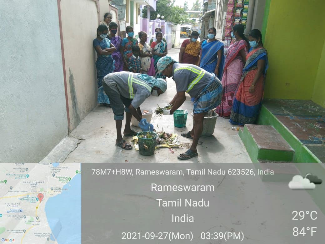 RameswaramMpty's tweet photo. @SwachhBharatGov Kachra Alag Karo Amrit Diwas Door to door triggering by groups of Swachhagrahis in Ward -02 Market Street in Rameswaram Municipality https://t.co/M2lA8i250t