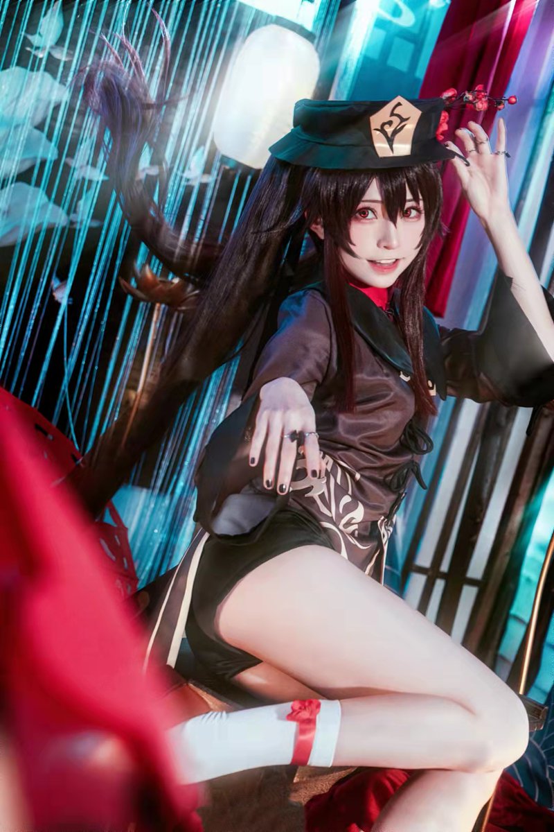 ♪Silly-churl, billy-churl, silly-billy hilichurl. Frilly-churl, willy-churl, frilly-willy hilichurl♪ Ah, hehe... 

CN@Kitaro_绮太郎(weibo)
PH@Cai布林(weibo)

#GenshinImpact #GenshinImpactCosplay #HuTao #HuTaoCosplay #GenshinImpactHuTao #WangshengFuneralParlor