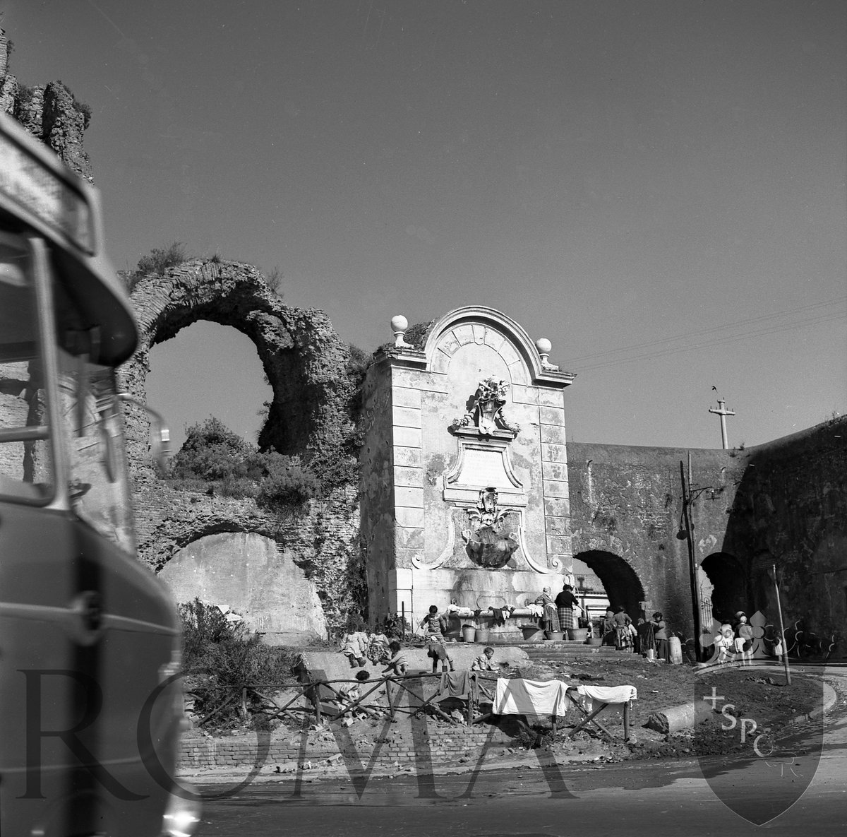 Roma's tweet photo. #Romember - Ricordi di Roma - 🎞La fontana di Porta Furba - 1962. #BuongiornoRoma © Archivio Capitolino" https://t.co/NjHq9APmHG