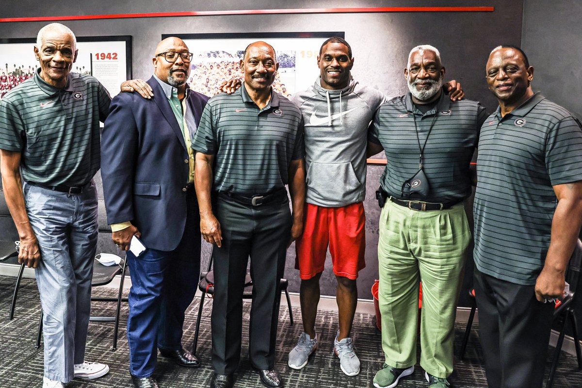 Coach_Hankton's tweet photo. Woke up this morning with gratitude. Blessed to have the opportunity to be a part of something special... Honoring "The First Five". They continue to win off the field! Trailblazers! 🐶🔴⚫️🙏🏾🙌🏾 https://t.co/6nzvBwjXIo