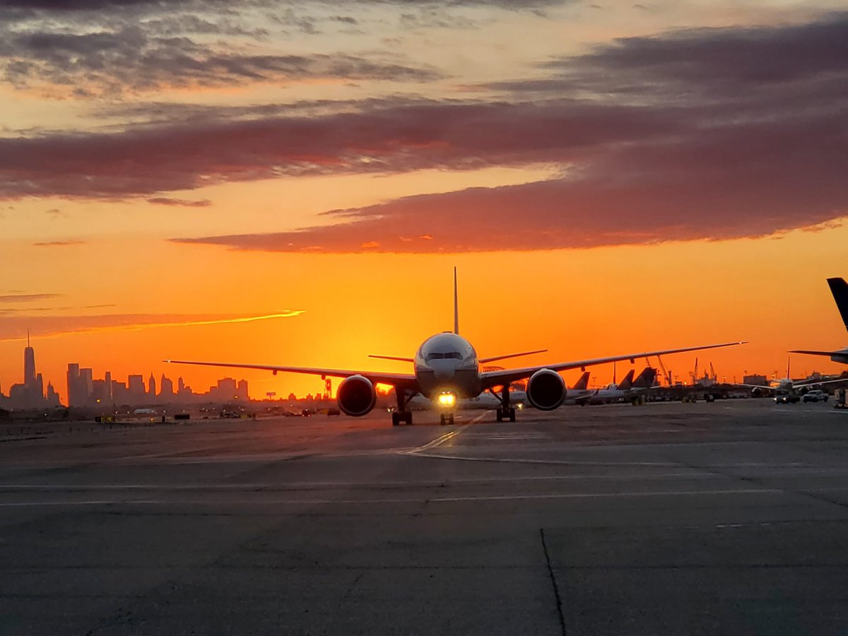 Another beautiful sunrise #EWR. <a href="/laxdad99/">John Weigand</a> <a href="/leroyjabari/">Leroy Johnson</a> <a href="/HendyGeorge/">George Hendy</a> <a href="/JMRoitman/">Jon Roitman</a> <a href="/RonDebe/">Ronald Debe</a> <a href="/rodney20148/">Rodney</a> <a href="/KellyTolbertUAL/">Kelly Tolbert</a> #PROTECTINGTHEPRODUCT #EWRSTONG