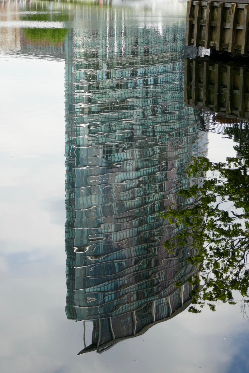 IanCrofton's tweet photo. At Canary Wharf on the Isle of Dogs: “We made our way round the shiny new financial district, walking amongst imposing bank headquarters, frothing fountains, chunky pieces of newly commissioned sculpture ...” From #FringedWithMudAndPearls: An English Island Odyssey  @BirlinnBooks https://t.co/FyHxhQnh6G