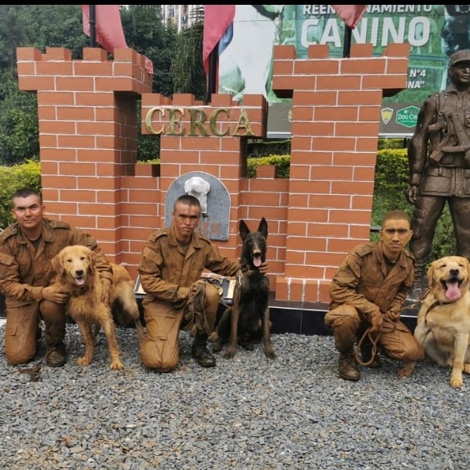 Biosp04's tweet photo. Feliz inicio de semana les desean los soldados del Batallón Ospina, dispuestos a servir con honor y sacrificio. https://t.co/PHmaaih3Ik