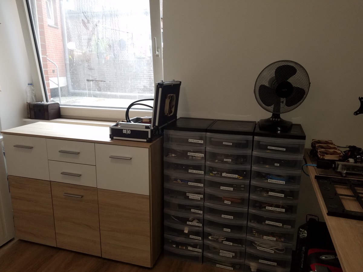 mgkmnfrd's tweet photo. Finally, I have mostly finished my workshop.
2 PC-benchtables, 1 Pi-Rack, all my spare parts sorted, Gbit ethernet and power outlets on the workbench.
To do:
- get a display for the benchtables
- clean that damn window, it got horribly dirty during construction https://t.co/GwdPSVqED6