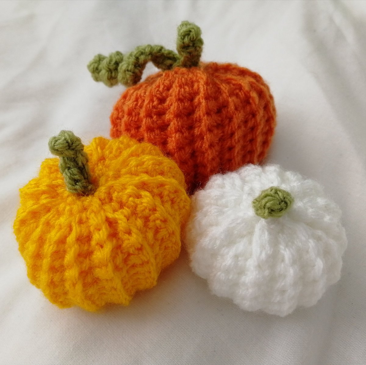 makeupwithindie's tweet photo. Tis the season! New crochet venture coming soon ✨ #crochet #pumpkins #tinypumpkin #autumnfalls #halloween2021 https://t.co/dyaqeH3Oen