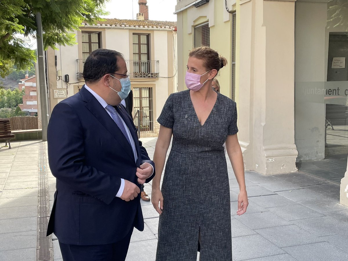 joanignasielena's tweet photo. No podem identificar violència amb joventut. Cal separar la immensa majoria pacífica amb aquells que delinqueixen, a qui perseguim i perseguirem amb tota la intensitat. https://t.co/r4pBarl0WE