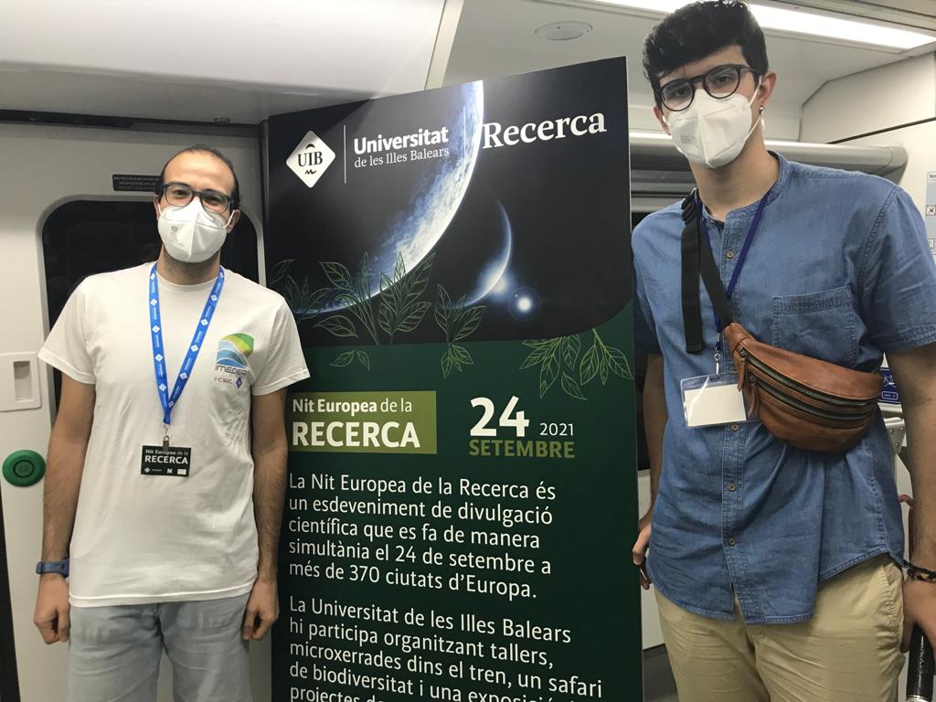 IMEDEA_UIB_CSIC's tweet photo. En las 'Microxerrades al tren' 🚈 con motivo de la #NitRecerca2021, @JorgePRodriguez @fishecology_ @IMEDEA_UIB_CSIC nos habló sobre la pesca en aguas internacionales🎣
🔗 https://t.co/TnLcea5YNW
#NitInvestigacióIB #Green9Night #EuropeanResearchersNight #NIGHTspain https://t.co/DF4DU7HZN6
