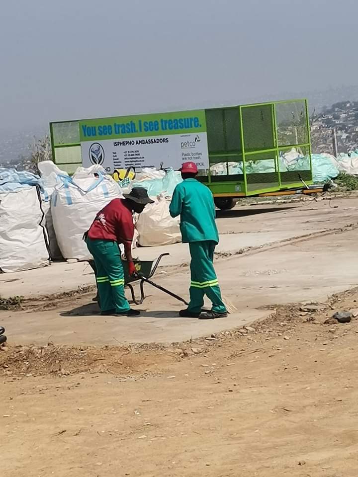 Isphepho_enviro's tweet photo. Isphepho Recycling center located in the heart of Umlazi Township, Recycling♻️ create jobs https://t.co/TnbOyiIw10