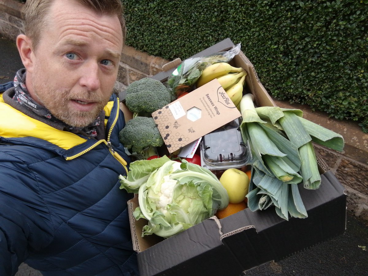 shoplocalo's tweet photo. Good morning Glasgow! No fuel shortages here 😁 Our lovely supplier Fresh'n'Fruity is popping free packs of @yogiteaeurope Beeswax Wrap into the boxes 🤩 https://t.co/5LCGztSRnN

#glasgow #glasgowfood #eatfresh #fruit #veg #fruitandveg #fooddelivery #healthyeating #healthycooking https://t.co/rJlCy3fXIU