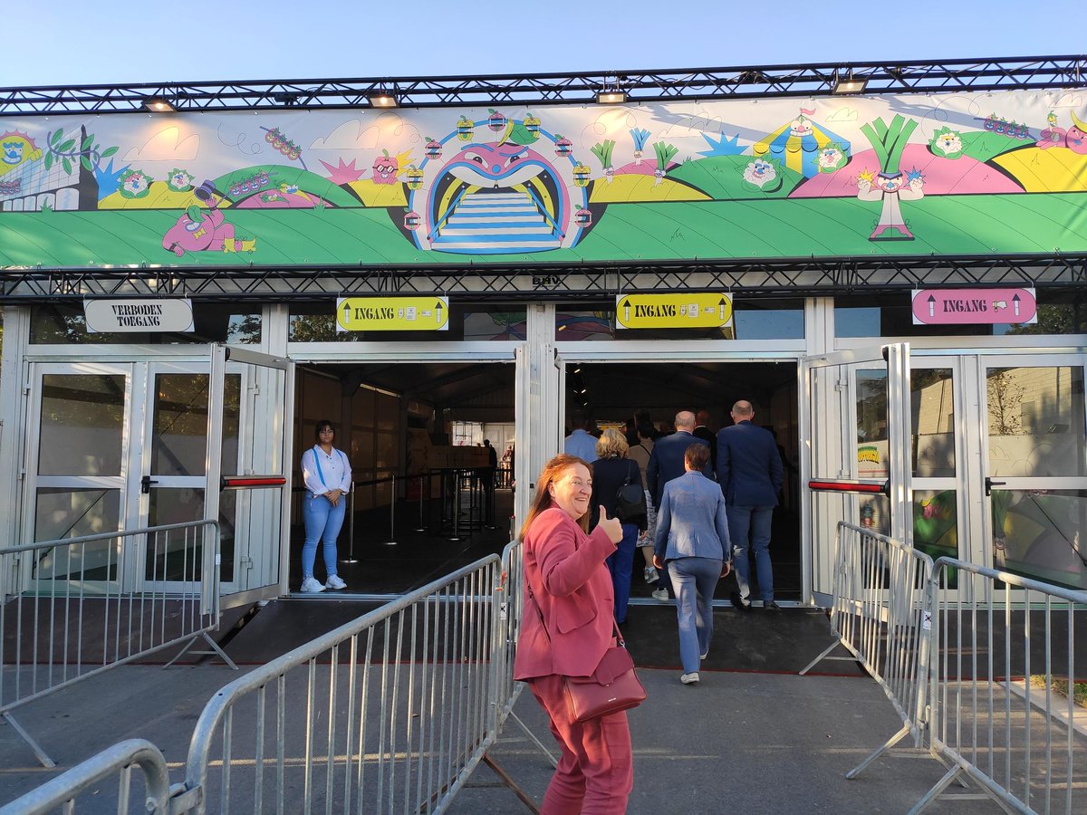 ImcaSampers's tweet image. Wauw, wat een dakserre!!! Proficiat aan de collega&apos;s van @InagroBeitem @InAgrotopia van #vegitec. Op naar een vruchtbare samenwerking.
@FbwUGent (met collega Jan Pieters)