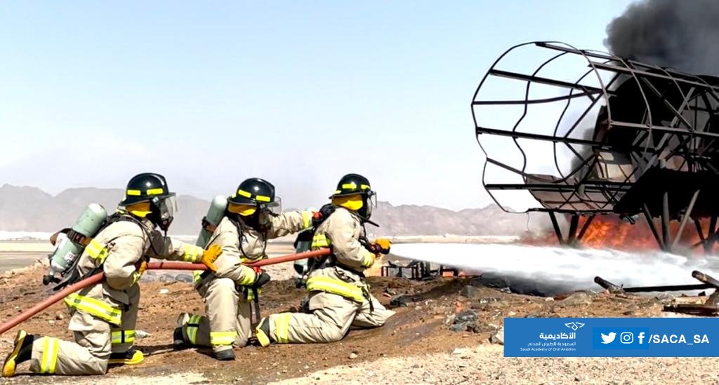 SACA_SA's tweet photo. اختتمت #الأكاديمية_السعودية للطيران المدني دورة "رجل إطفاء أول" بمشاركة عدد من منسوبي خدمات الإطفاء والإنقاذ العاملين بقطاع المطارات والمنعقدة بمطار حائل الدولي وذلك لتحقيق متطلبات اللائحة التنفيذية للهيئة العامة للطيران المدني. https://t.co/WSSIeC7dhV