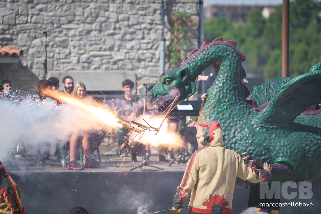 MCBmarccastella's tweet photo. Recull d'imatges de la #festamajor de #Cervera.
📸👉 https://t.co/HiLXSCMaPJ

...
#fmcervera21 #Segarra #culturapopular
@paeriacervera @SomSegarra @museudecervera @Cerveraturisme @Turisme_Segarra @cultpopular_cat @loCarranquer @patrimonigencat @catexperience @DescobreixCat https://t.co/kVMtysc1Fo
