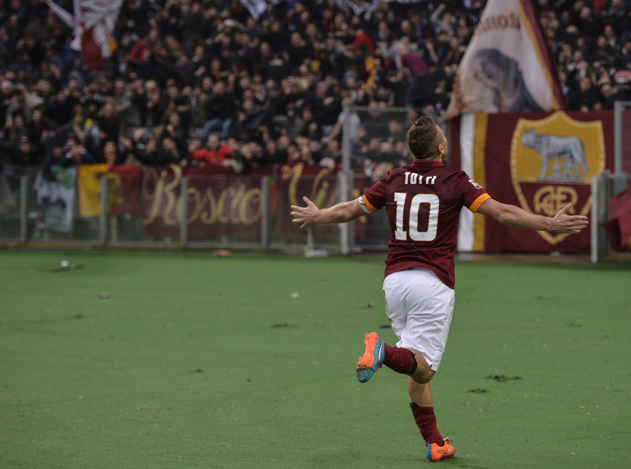 Loyal, leader, legend =  Happy Birthday, Francesco Totti. 