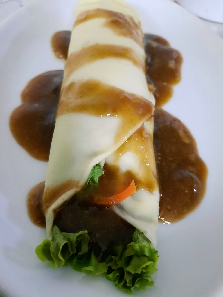 prayshoesss's tweet photo. Kunwari fresh lumpia lang dinner after mag-chicken at pizza 😅 #panggap https://t.co/m2KyjHqfDz