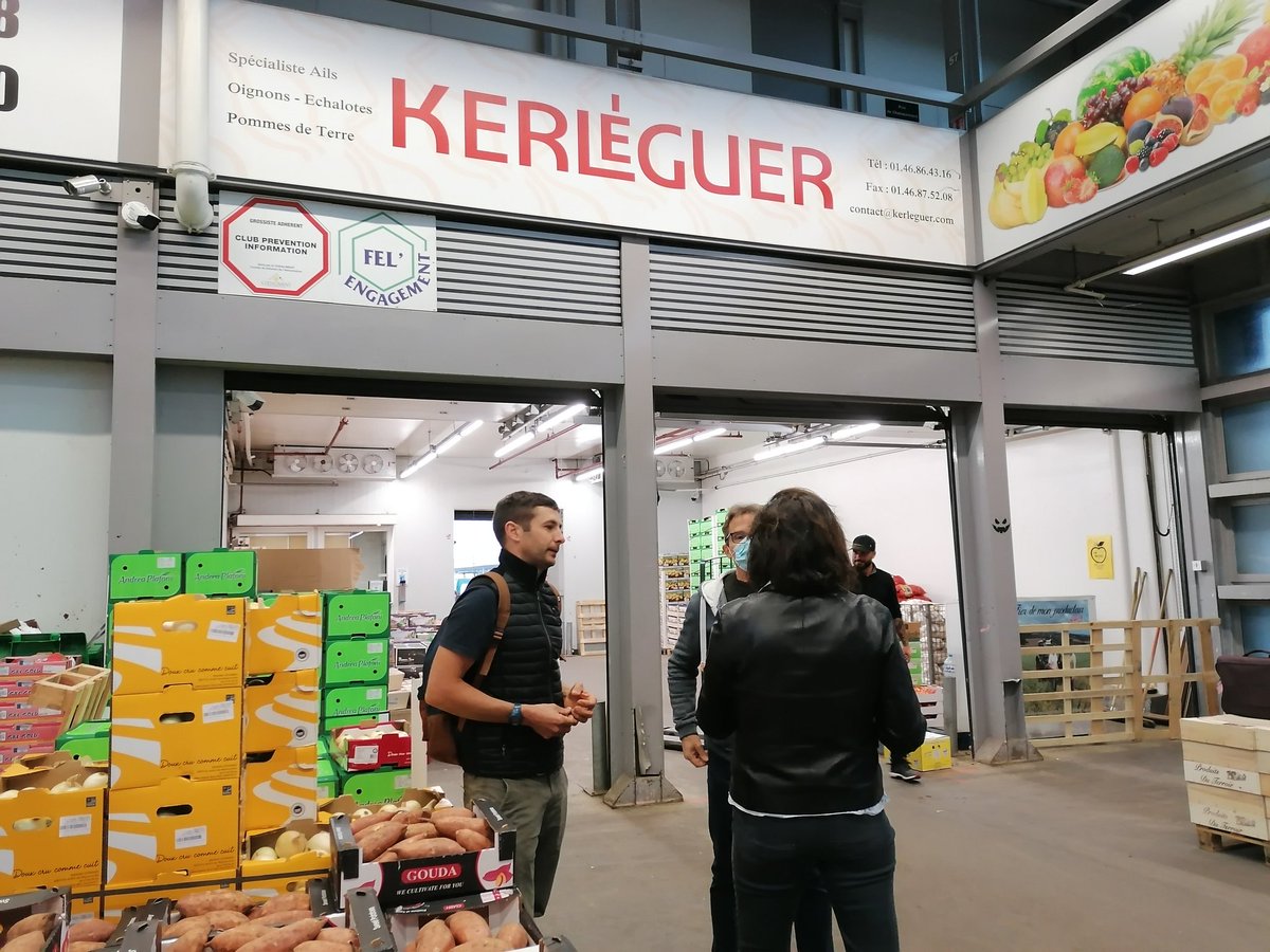 OrigineCevennes's tweet photo. Ce matin visite de nos clients sur @marchederungis
Une belle saison de vente qui s'annonce 👍🧅 https://t.co/Ruxy9QQAjC